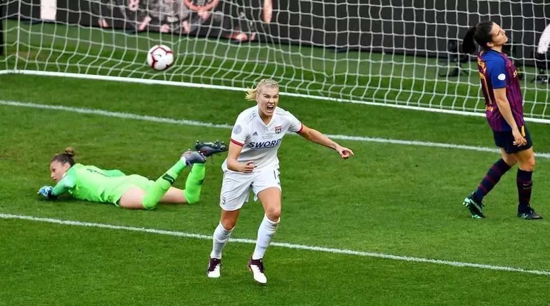  里昂女足四连冠创历史新纪录  